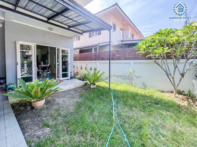 *****บ้านแฝดมือสองชั้นเดียว ย่านนนทบุรี ม.อุดมทรัพย์ บางศรีเมือง บนเนื้อที่ 31.6 ตร.ว. มาพร้อมฟังก์ชัน 3 ห้องนอน 2 ห้องน้ำ จอดรถ 1 คัน แถมฟรี เครื่องปรับอากาศ 1 เครื่อง บนทำเลศักยภาพ เชื่อมต่อถนนหลายเส้นทาง ใกล้จุดขึ้นทางด่วนฉลองรัช